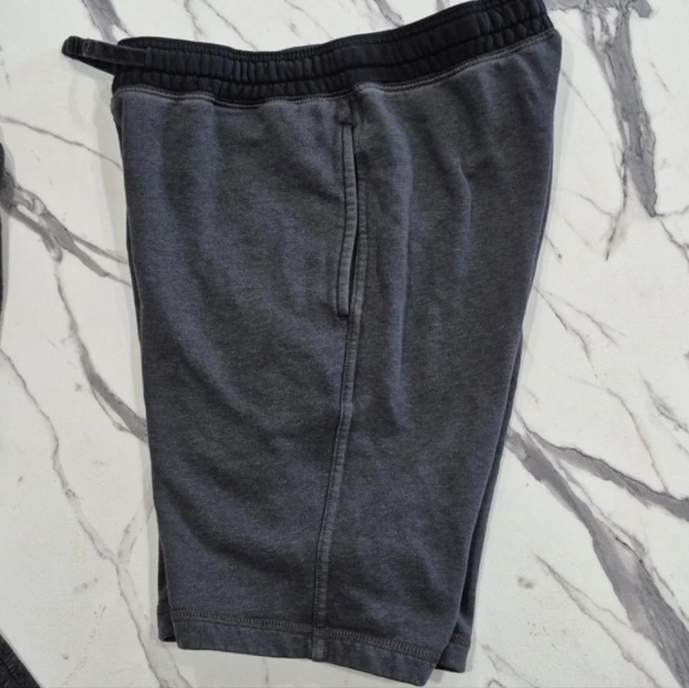 Old Navy 9" Fleece Sweat Shorts, Small Gray Athletic - Picture 3 of 5
